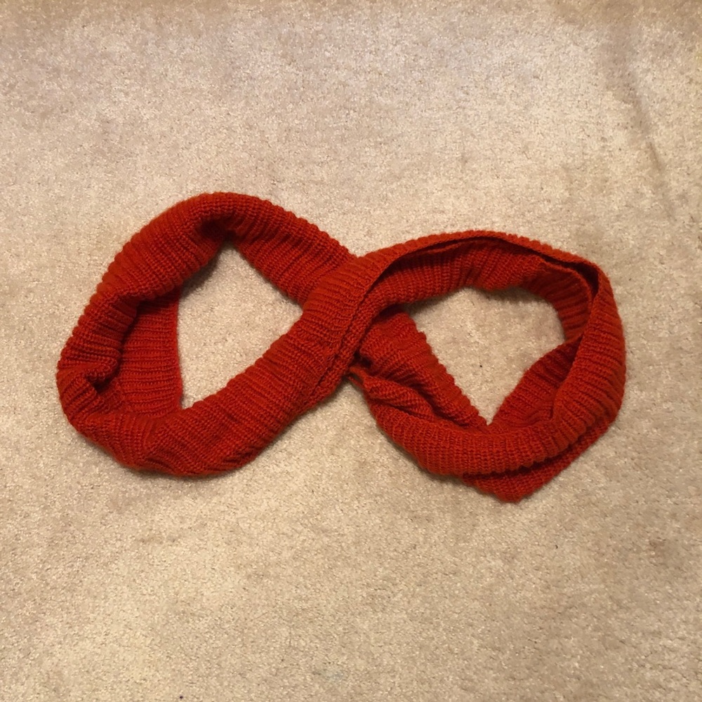 Red/orange infinity scarf